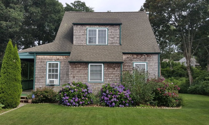 Watch Hill House | Cozy summer cottage, short walk to beach and historic Watch Hill village