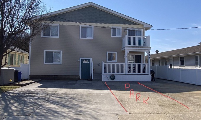 North Wildwood Condo | Cozy Sunny 2 Bedroom Condo with off street parking