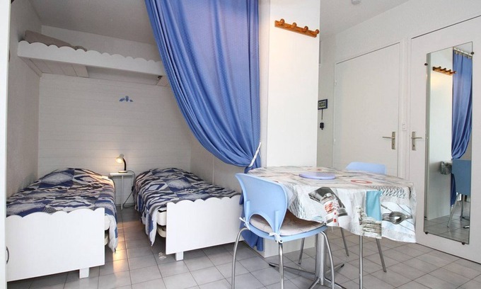 Balaruc-les-Bains Apartment | Cozy T1 Apartment with Garage - Quiet Area, South-Facing Loggia, Fully Equipped - Balaruc-les-Bains