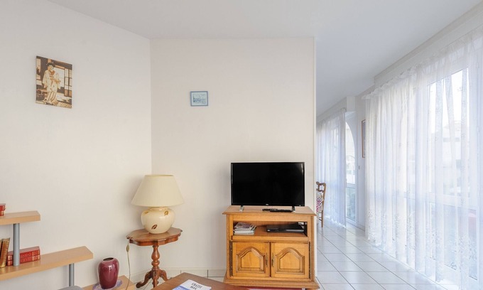 Quartier du Casino Apartment | Cozy T2 Apartment with Pool Access, Steps from Beach and Shops