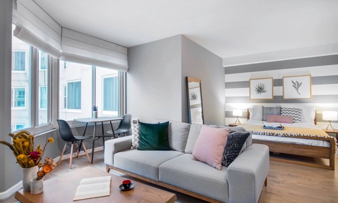 North Beach Apartment | Cozy Telegraph Hill Studio, w/Spa, near Coit Tower by Blueground