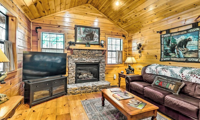 Tellico Plains Cabin | Cozy Tellico Plains Getaway w/ Deck, Fire Pit