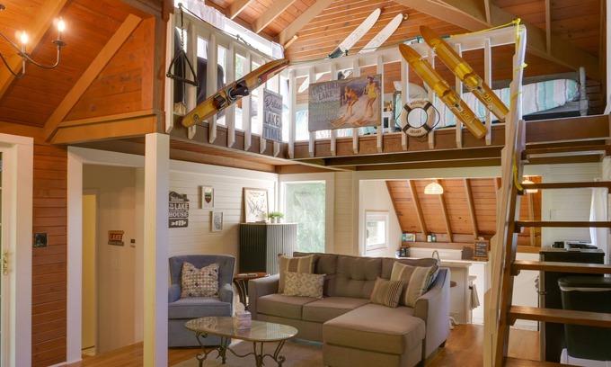 Tullahoma Cabin | Cozy Tennessee Cabin w/Deck, Grill & Fire Pit!
