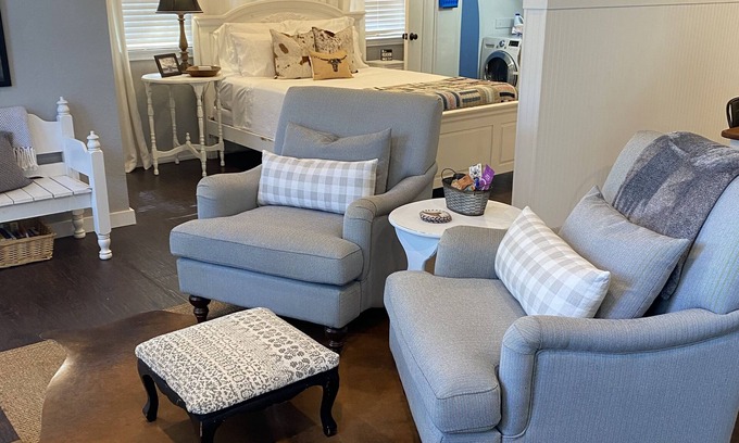 Colleyville Apartment | Cozy Texas apartment, surrounded by trees close to DFW airport.