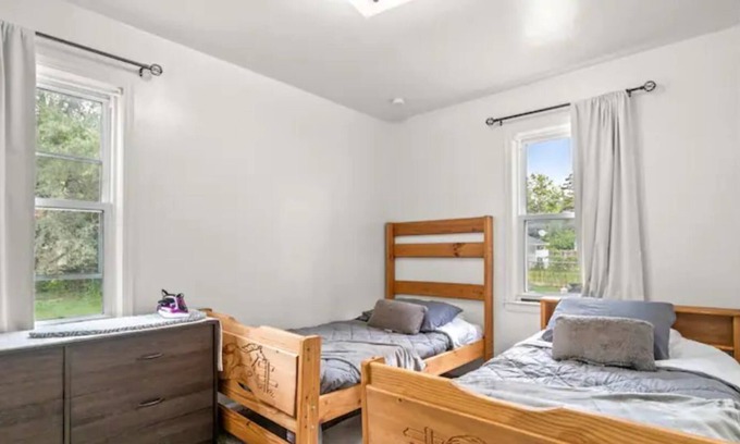 Inkster House | Cozy Three Bedroom Bungalow