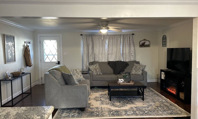 Farmington House | Cozy Three bedroom home in Central Farmington