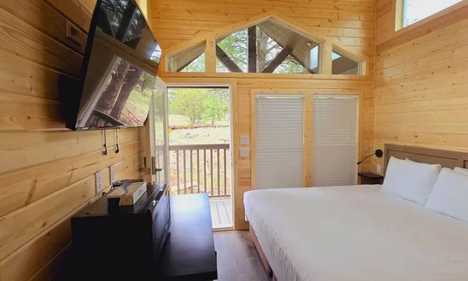Page Cabin | Cozy Tiny Home King Room #21B