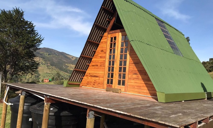 Sesquile Ski Chalet | Cozy TinyChalet with Tominé Reservoir View