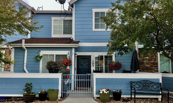Castle Rock House | Cozy Townhome in Castle Rock