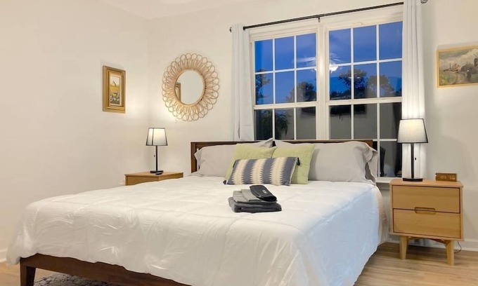 Cartersville House | Cozy townhome with TWO KING and ONE QUEEN Beds