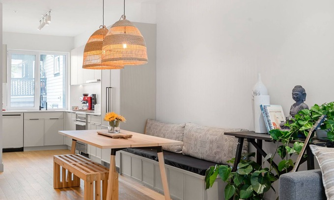 Lower Lonsdale House | Cozy Townhouse Steps to Seabus