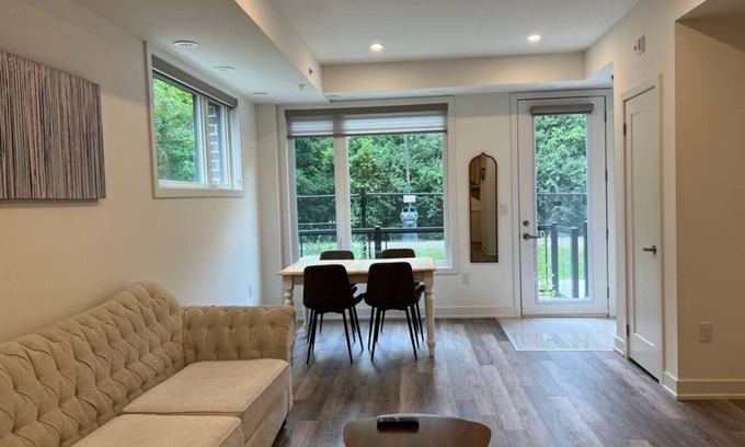 Erin Mills House | Cozy townhouse in the heart of Mississauga.