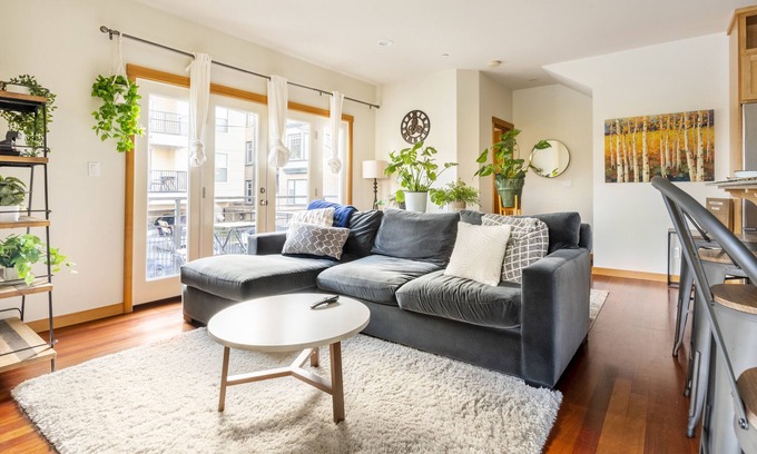 Capitol Hill House | Cozy Townhouse in the Heart of Capitol Hill