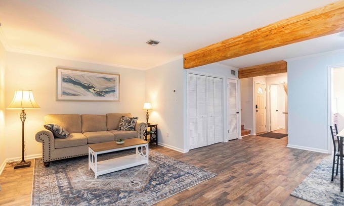 Lafayette House | Cozy townhouse minutes from Downtown Lafayette, LA