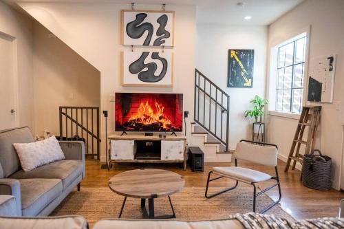 Tobin Hill House | Cozy Townhouse near The Pearl & Riverwalk