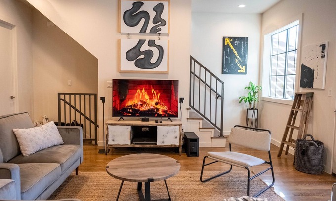 Tobin Hill House | Cozy Townhouse near The Pearl & Riverwalk