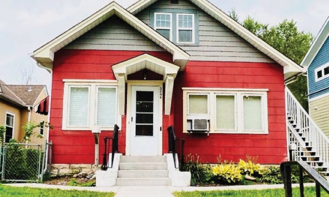 Cleveland Apartment | Cozy Tranquil One-Bedroom in Minneapolis / Mid-Term Rental