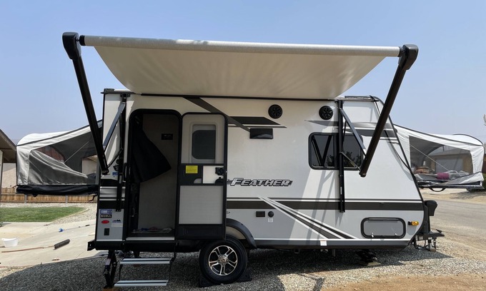 Golden Hills House | Cozy travel trailer! Pick up or drop off in Tehachapi