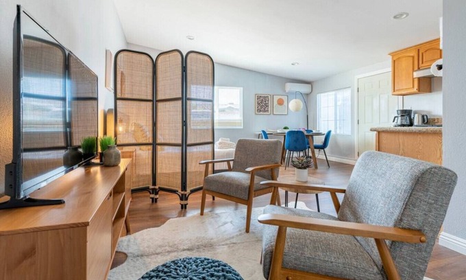 Covina House | Cozy Traveler’s Pad Pet-friendly: King Bed, Kitchenette, Laundry, Parking, and Designated Parking