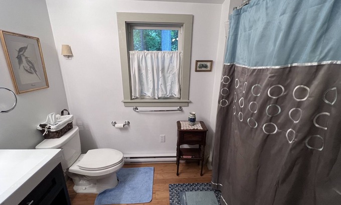 Malletts Bay Apartment | Cozy treehouse apartment with dock, kayaks, and great views