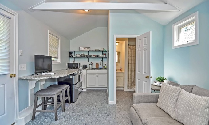 North Truro House | Cozy Truro Cottage pet friendly and close to the beach!