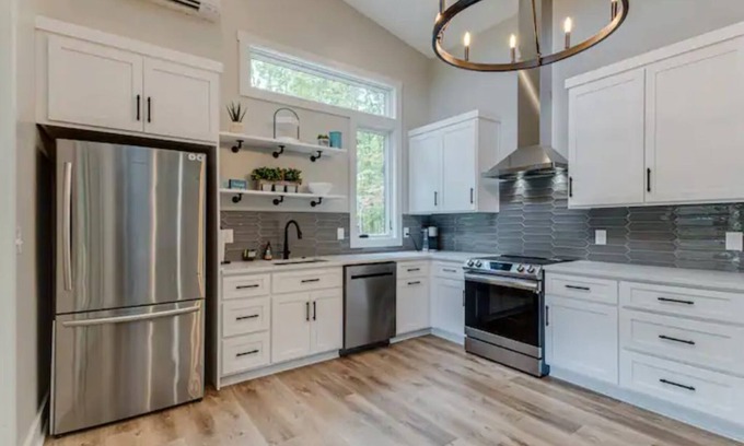 Tracy City House | Cozy Two Bedroom Cabin in Water's Edge Retreat