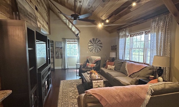 Dawsonville Apartment | Cozy Two Bedroom Guest Apartment in the North Georgia Mountains