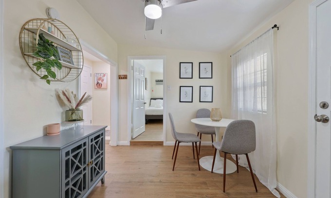 Artesia House | Cozy two bedroom/One Bath Casita near Disneyland