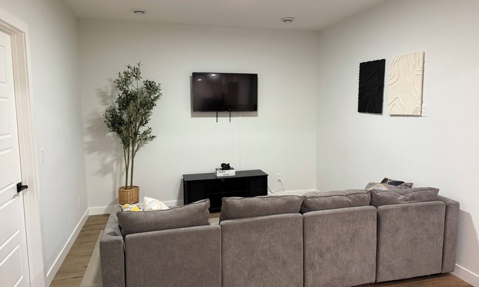 Southwest Calgary Apartment | Cozy two bedroom suite in South West Calgary