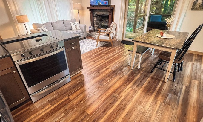 West Jefferson Cabin | Cozy Up in the Carolina Mtns–Your Perfect Winter Escape Awaits @ Shady Grove