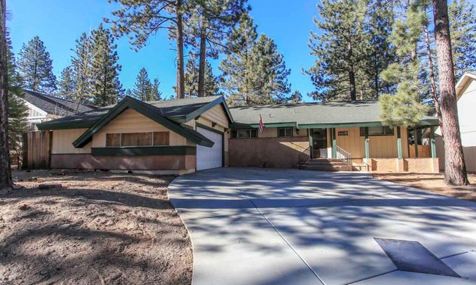 Summit Estates House | Cozy up to Summit-1651 by Big Bear Vacations