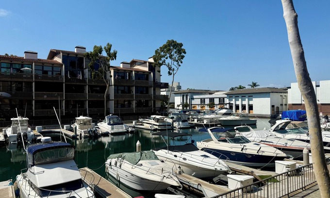 Harbor Condo | Cozy Updated Luxury 1-bedroom Condo on the Marina in Long Beach
