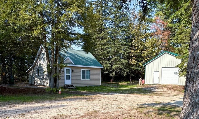 Seney Cabin | Cozy Upper Peninsula Michigan cabin for 6 near Snowmobile Trail 43 and Fox River