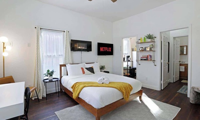 Alkali Flat Apartment | Cozy Upstairs Studio Near Downtown and the River