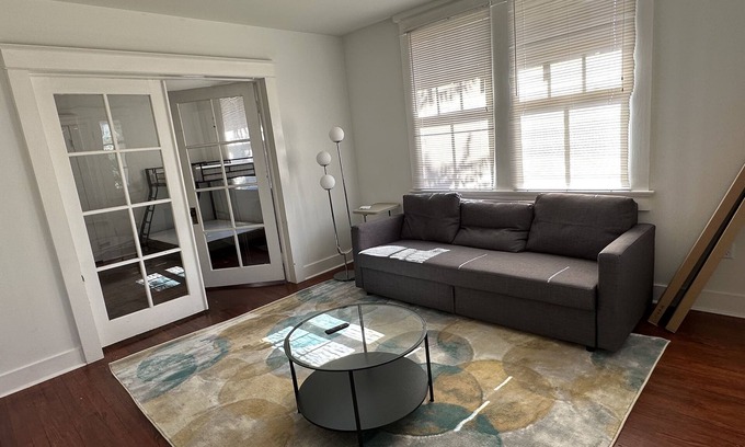 East Carrollton House | Cozy uptown house