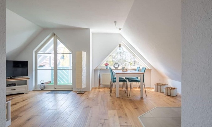 Ueberlingen Apartment | Cozy vacation apartment "Bodenseeufer" directly on the lake