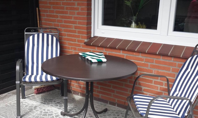 Dornumersiel Apartment | Cozy vacation apartment on the first floor, terrace in Dornumersiel Haus Juist