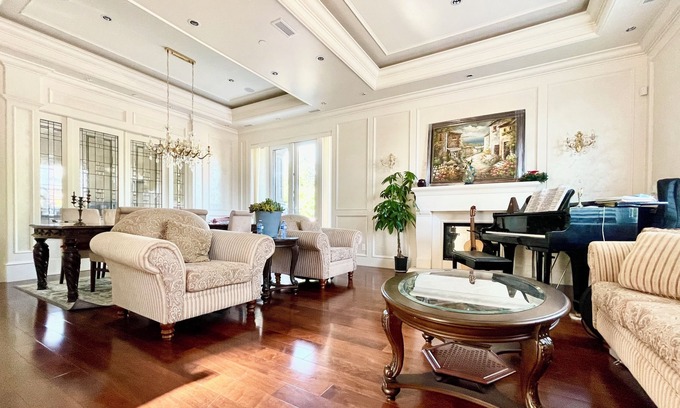 Oakridge House | Cozy Vancouver Luxury Guest House close to everything!