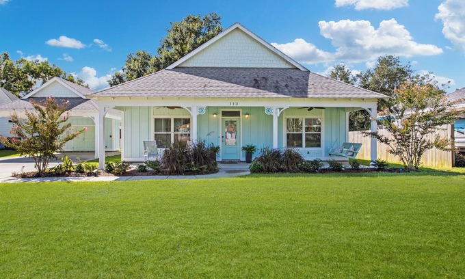 Long Beach House | Cozy Villa in the Heart of Downtown Long Beach