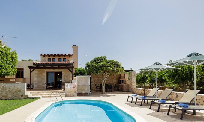 Skaleta Villa | Cozy Villa with Private Pool & Seaview only 500m from Beach