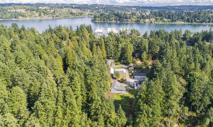 West Hills House | Cozy Water Front with Puget Sound Bay View in your Backyard