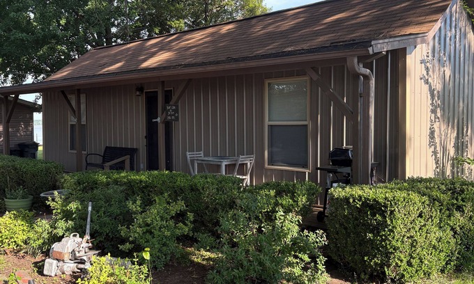 Grove Cabin | Cozy water view cabin on Wolf Creek with dock access - perfect getaway spot!