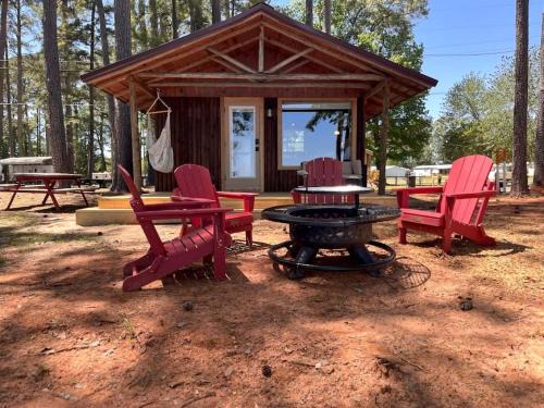 Hemphill House | Cozy Waterfront Cabin for a Memorable Getaway on Toledo Bend Lake in Hemphill, Texas