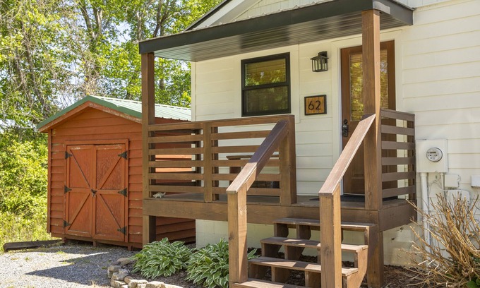 Hiawassee Cabin | Cozy Waterfront Chalet with Great Dock