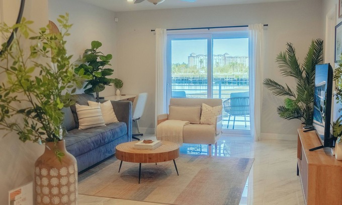 Yeoman Wood Condo | Cozy Waterfront Condo w/Pool. Near Beaches, Restaurants & Attractions