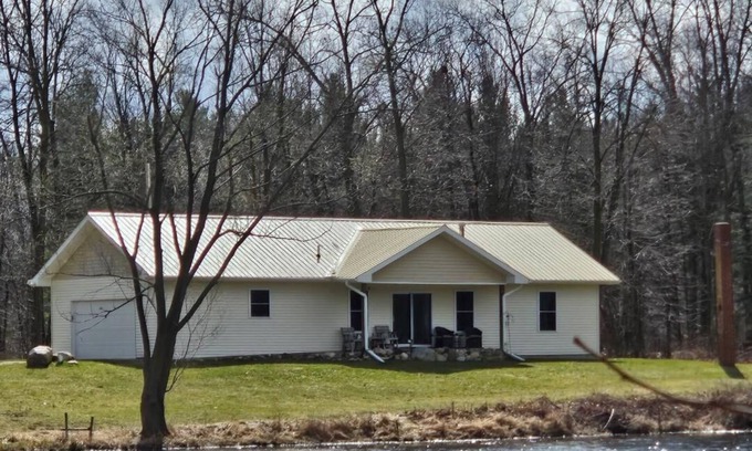 Moscow House | Cozy waterfront cottage on 40 acres. Great fishing kayaking & hunting!