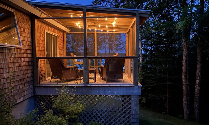 Hancock House | Cozy waterfront cottage 30 minutes from Acadia National Park