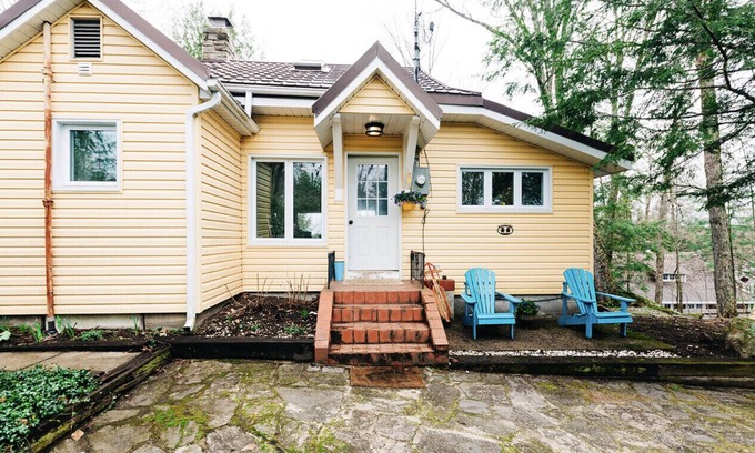 Bala Cottage | Cozy Waterfront Lake Muskoka Property