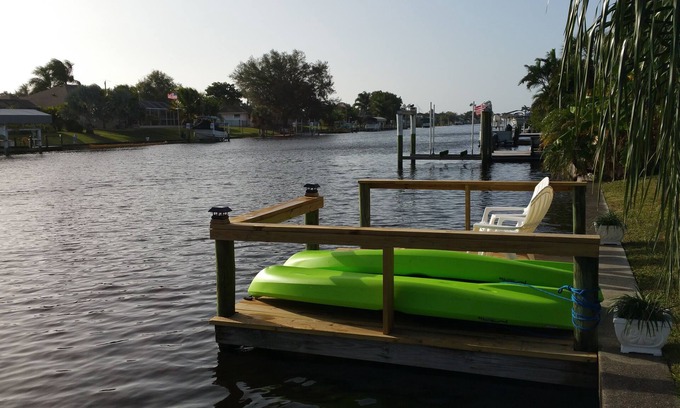 Port Charlotte House | Cozy Waterfront/Private Pool Home-Great location!