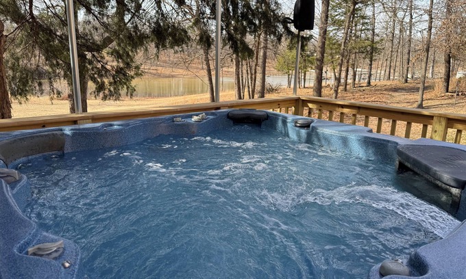 Longtown Apartment | Cozy Waterfront Studio with hot tub in Longtown